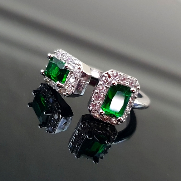 Double Square Cut Green Crystal Adjustable Ring - Picture 2 of 3
